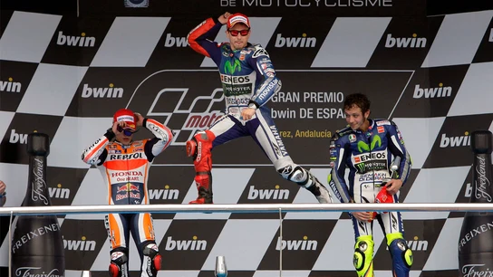Jorge Lorenzo, en lo alto del podium de Jerez junto a Márquez y Rossi Jorge Lorenzo, en lo alto del podium de Jerez junto a Márquez y Rossi