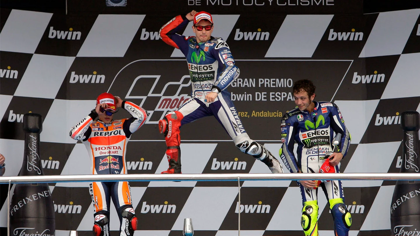 Jorge Lorenzo, en lo alto del podium de Jerez junto a Márquez y Rossi Jorge Lorenzo, en lo alto del podium de Jerez junto a Márquez y Rossi