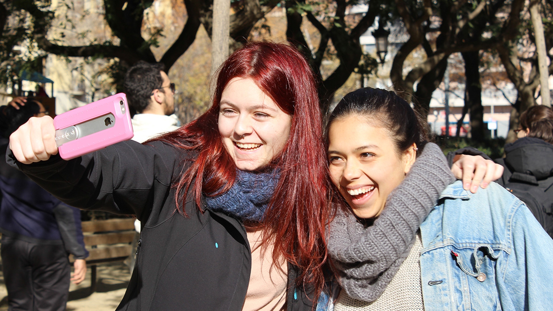 Popsicase, la funda del móvil con palo selfie incorporado