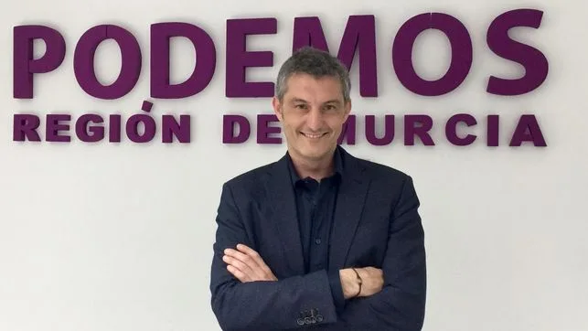 Óscar Urralburu candidato de PODEMOS a la presidencia de la región de Murcia.