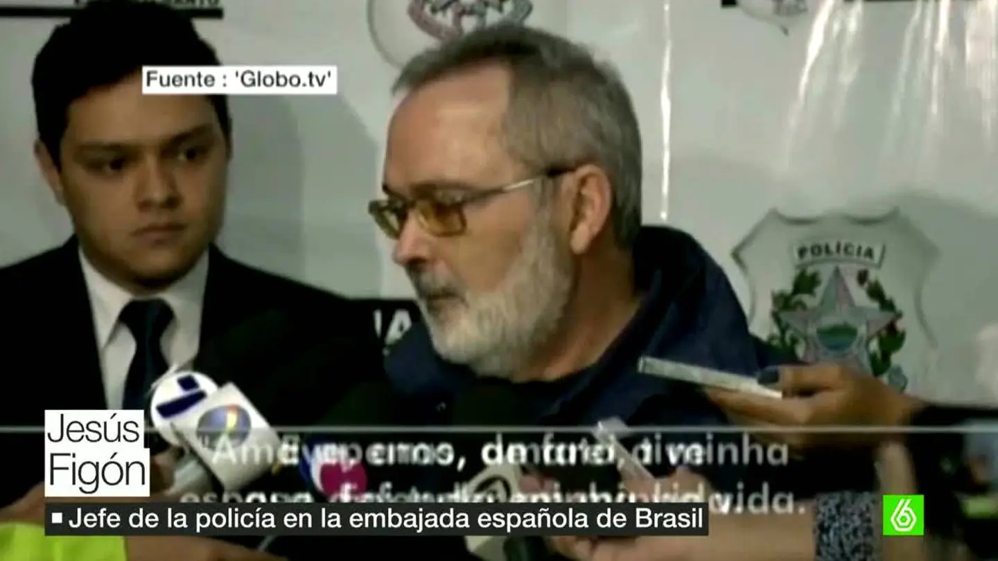 El jefe de la policía de la embajada española de Brasil habla ante los medios brasileños después de haberle quitado la inmunidad diplomática El jefe de la policía de la embajada española de Brasil habla ante los medios brasileños después de haberle quitado la inmunidad diplomática