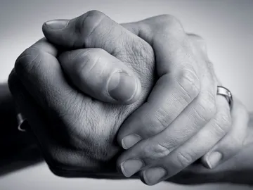 Si un apretón de manos es fuerte puedes tener mejor salud Si un apretón de manos es fuerte puedes tener mejor salud