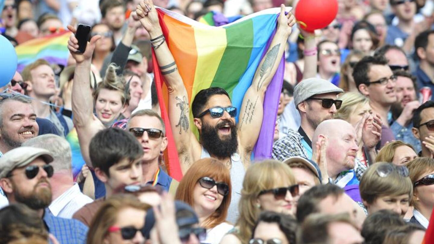 Irlandeses celebrando la legalizaci&oacute;n del matrimonio igualitario