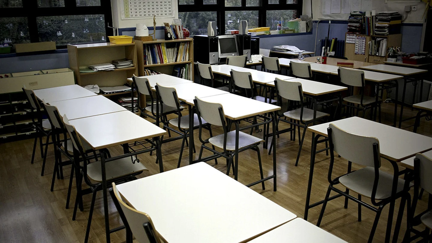 Un aula vacía de un colegio Un aula vacía de un colegio