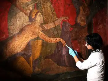 Algunas bacterias crecen en las pinturas, destruyendo los frescos. Fuente: Cortesía del Ministerio de Cultura y Turismo de Italia Algunas bacterias crecen en las pinturas, destruyendo los frescos. Fuente: Cortesía del Ministerio de Cultura y Turismo de Italia
