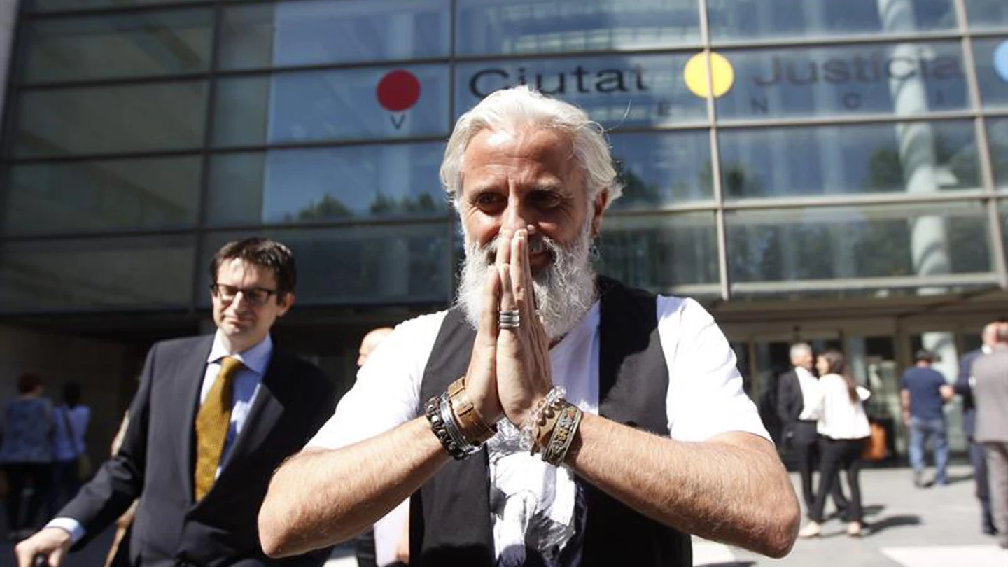 Marcos Benavent, frente a la Ciutat de Justicia en Valencia Marcos Benavent, frente a la Ciutat de Justicia en Valencia