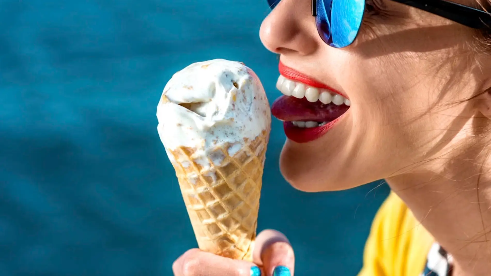 Una joven come un helado