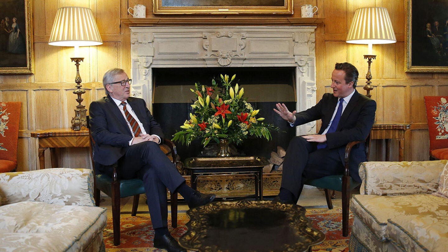 El primer ministro brit&aacute;nico, David Cameron y el presidente de la Comisi&oacute;n Europea, Jean-Claude Juncker