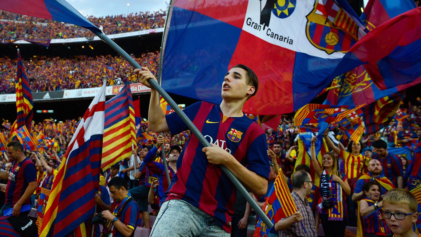 La afici&oacute;n blaugrana anima al Bar&ccedil;a