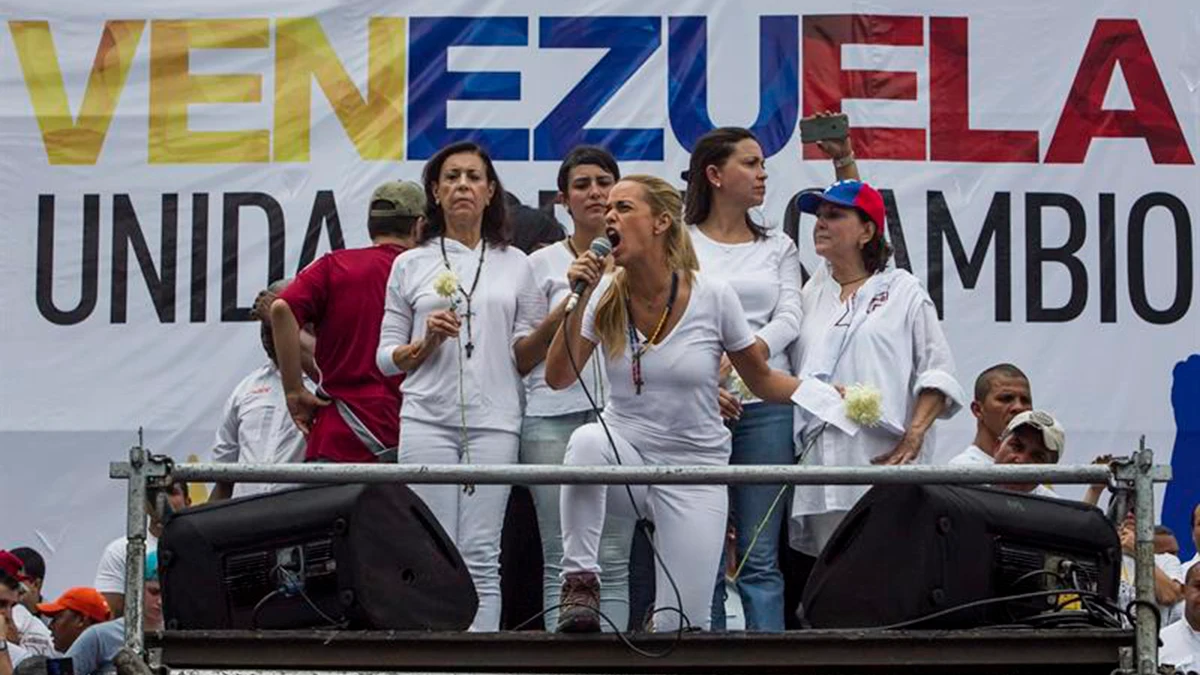 Miles de personas participan en una manifestación contra el Gobierno de Venezuela