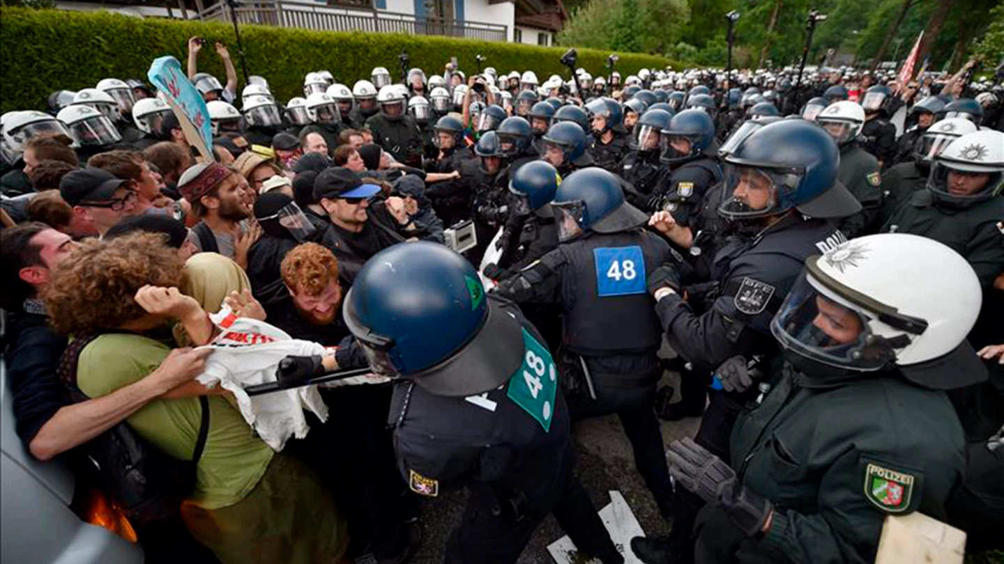 Cargas policiales con gas pimienta en las protestas de Alemania contra el G7 Cargas policiales con gas pimienta en las protestas de Alemania contra el G7