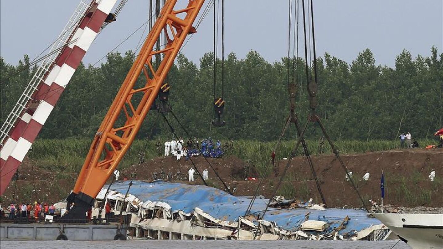 China recupera 396 cuerpos en el naufragio del r&iacute;o Yangts&eacute;