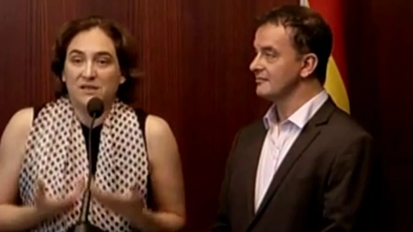 Colau y Bosch en rueda de prensa Colau y Bosch en rueda de prensa