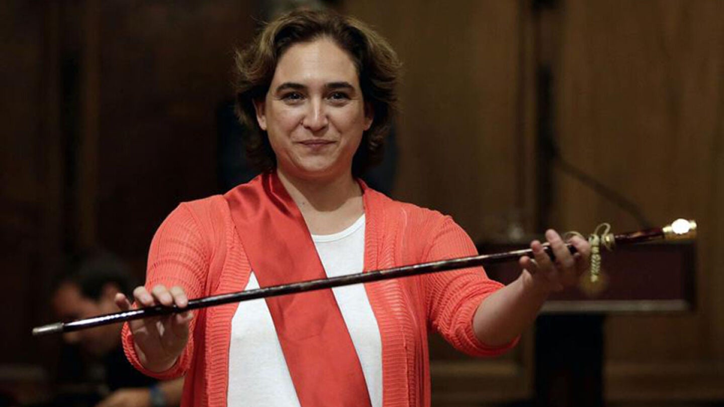 Ada Colau, investida alcaldesa de Barcelona: "Gracias por hacer posible lo imposible"