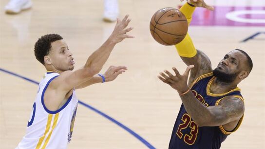 Stephen Curry la figura ganadora y James la estrella perdedora del quinto partido de las Finales de la NBA