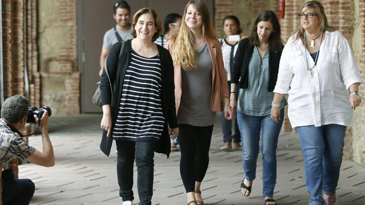 Ada Colau visita a la sede del distrito de Nou Barris