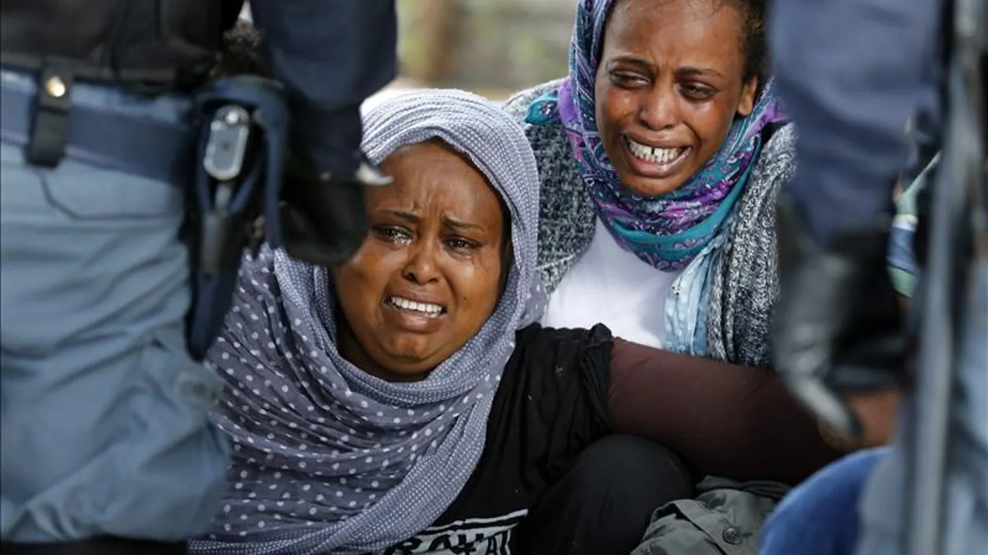 Dos inmigrantes indocumentadas reaccionan al ser desalojadas Dos inmigrantes indocumentadas reaccionan al ser desalojadas