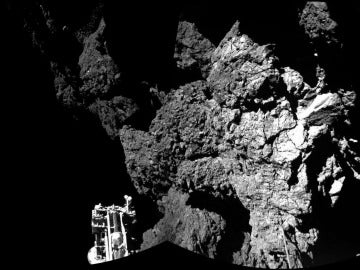 Una de las primeras imágenes que envió Philae desde la superficie del cometa el pasado mes de noviembre