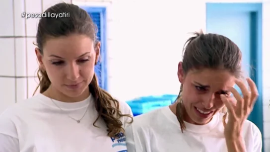 Aneley se emociona al limpiar el pescado Aneley se emociona al limpiar el pescado