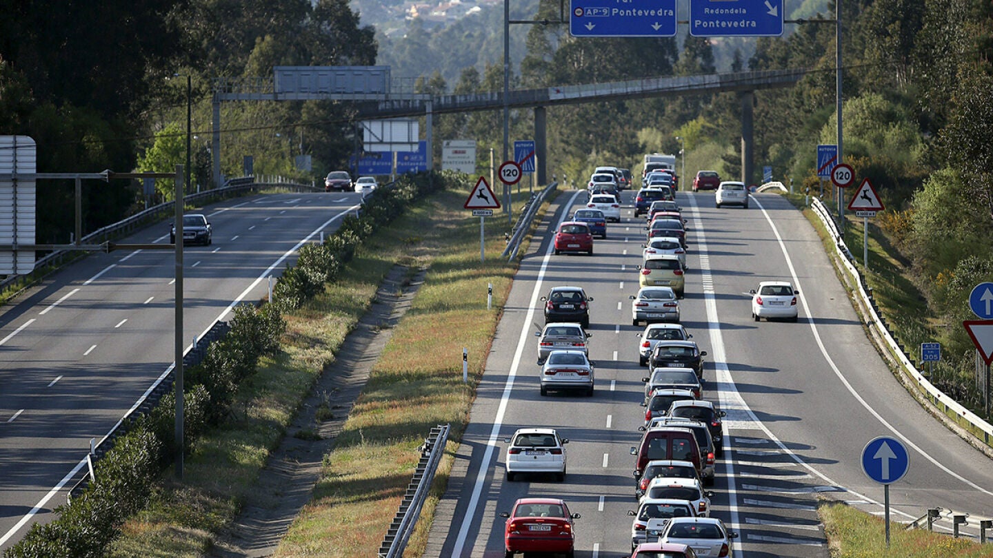 Tr&aacute;fico en una carretera