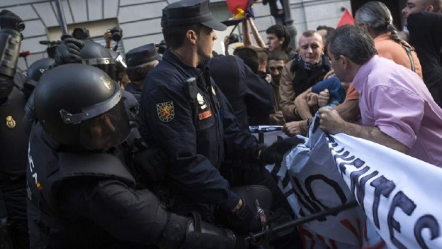 Efectivos policiales en una manifestaci&oacute;n