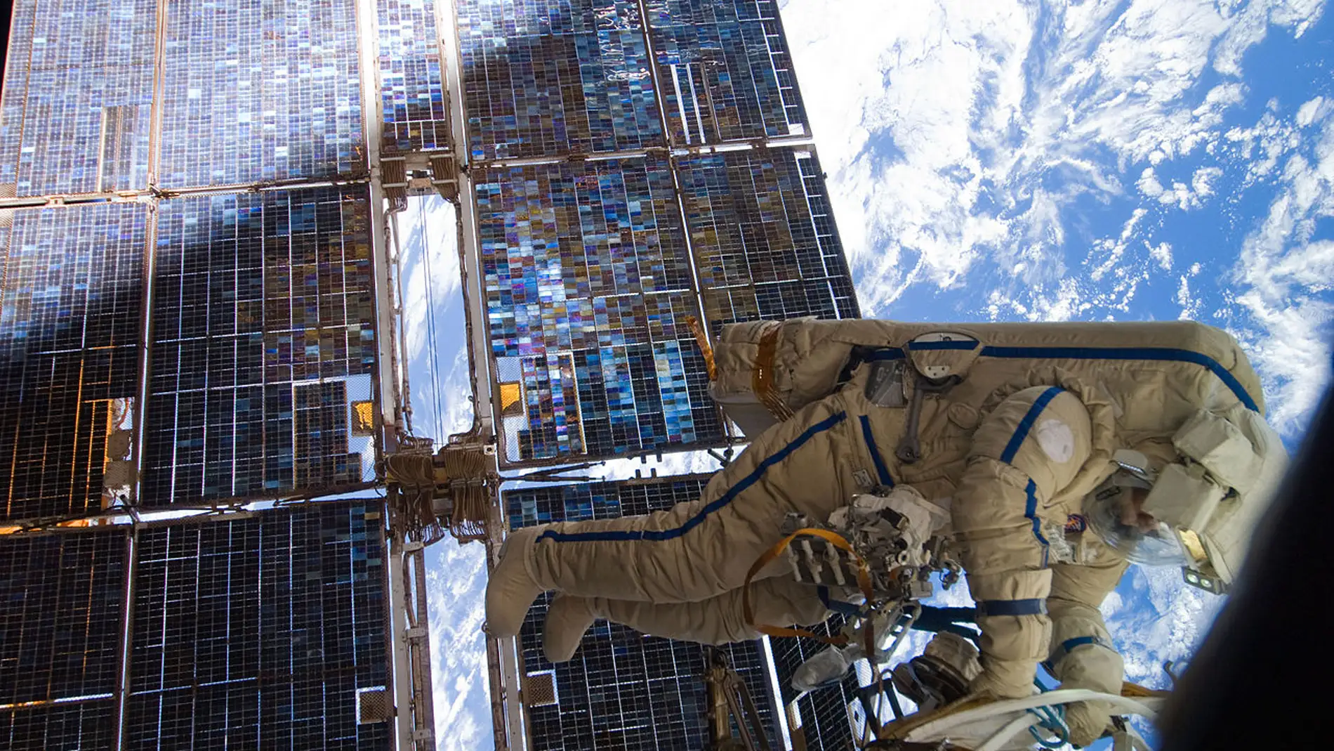 El astronauta Sergei Volkov en una misión extravehicular