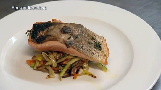 El salmón a la plancha con verdura de L´Olivé El salmón a la plancha con verdura de L´Olivé