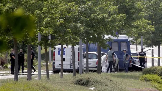 La policía científica investiga el lugar del atentado terrorista La policía científica investiga el lugar del atentado terrorista