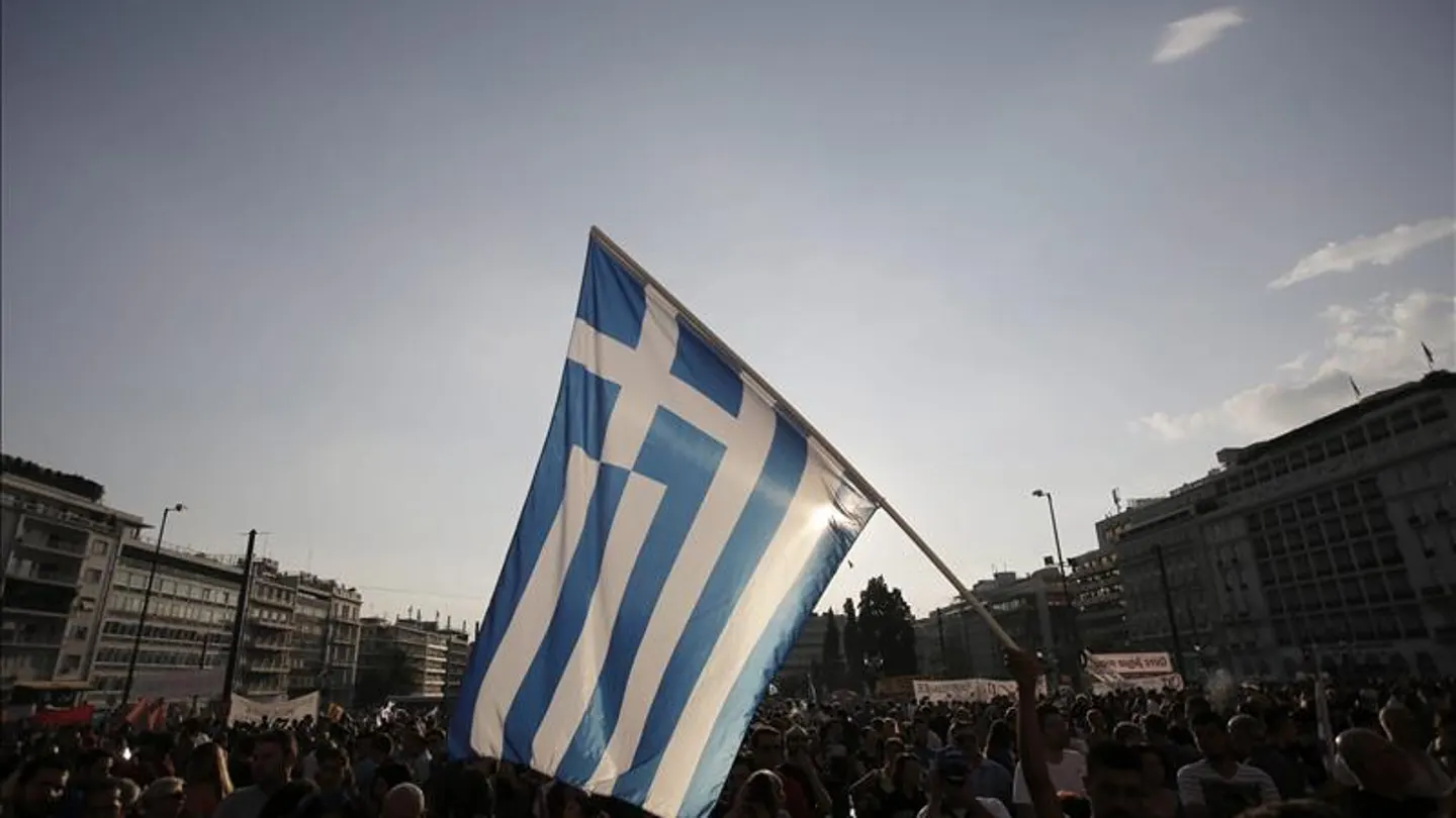 Varias personas se manifiestan en Atenas Varias personas se manifiestan en Atenas
