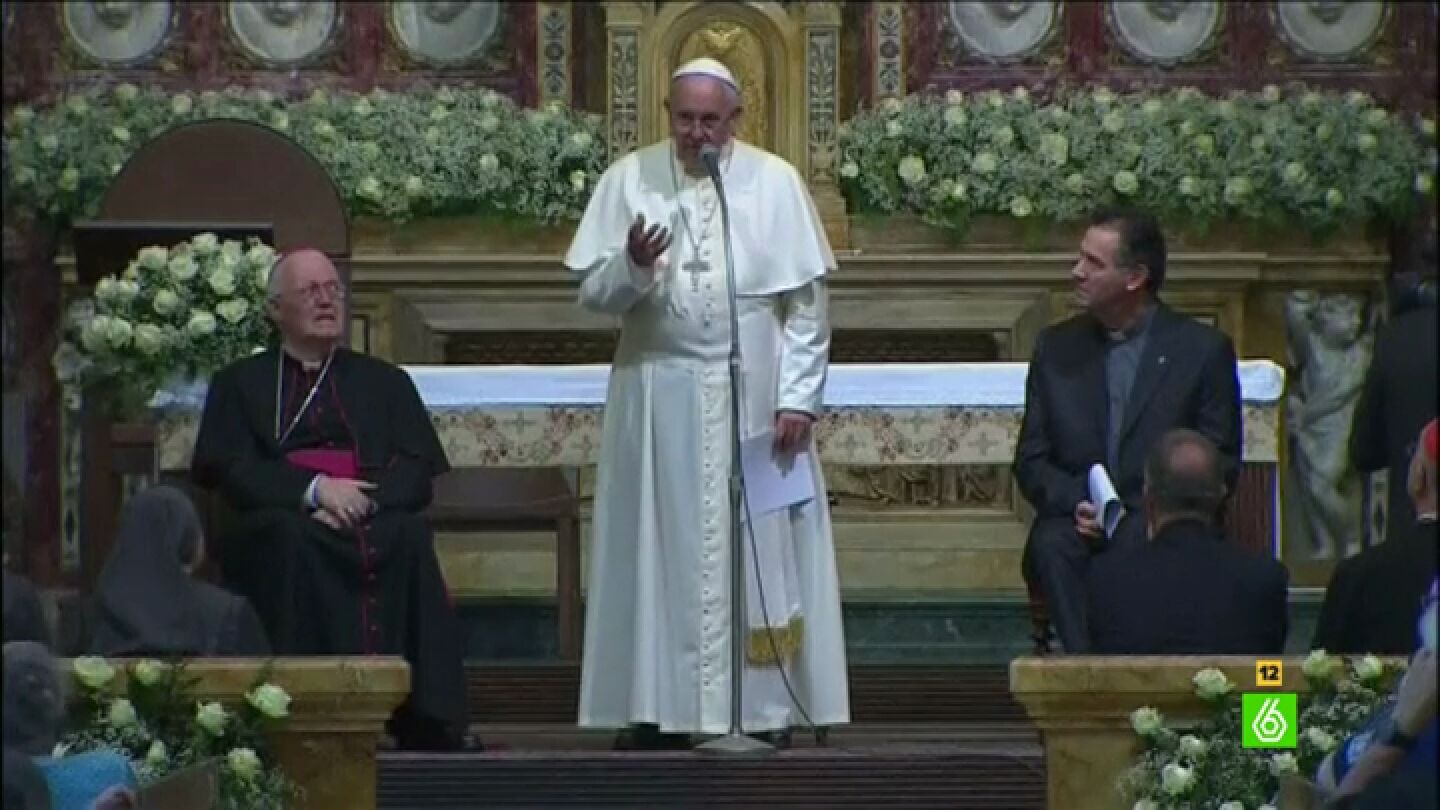 El papa Francisco cuenta un chiste en misa