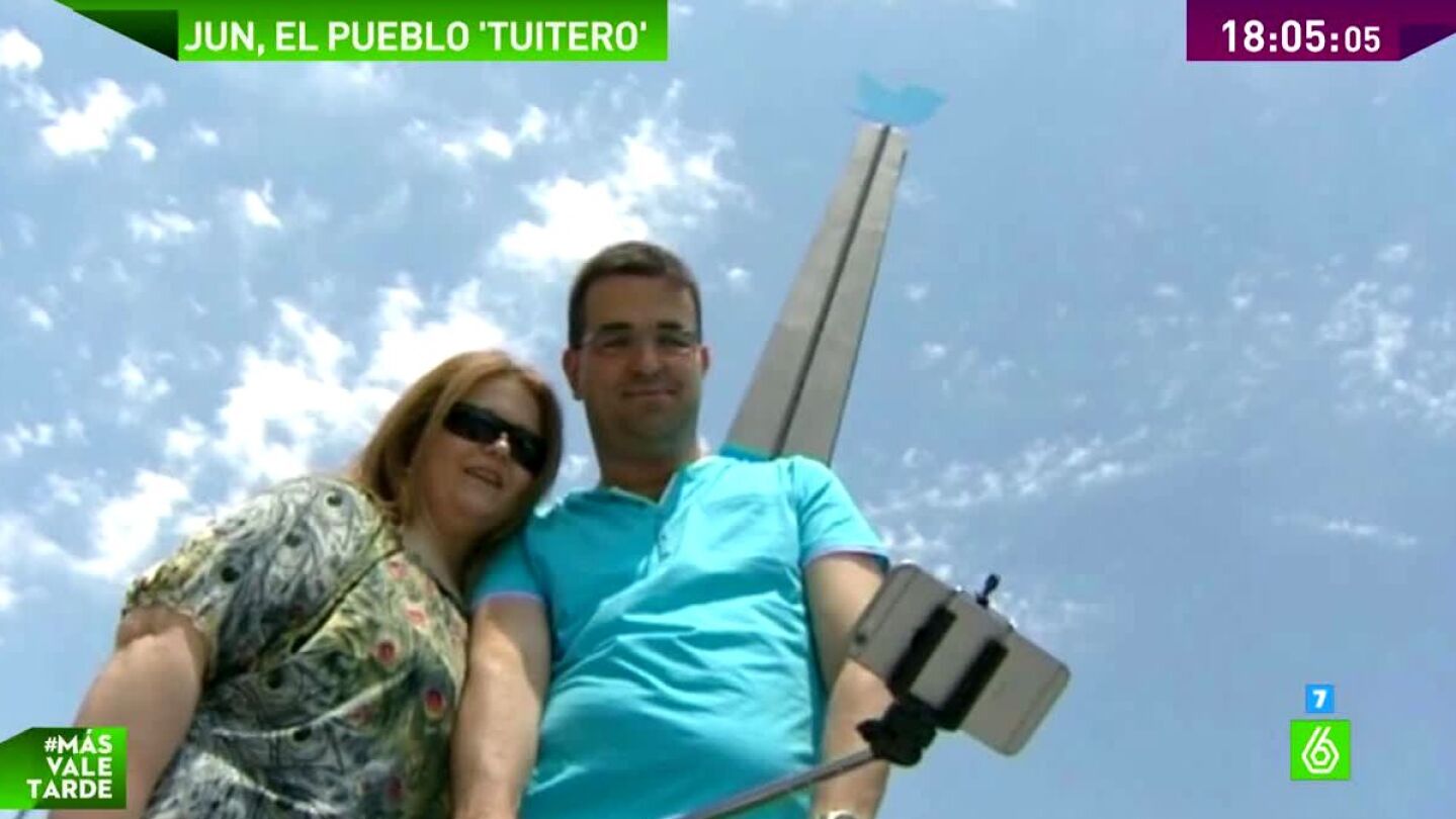 El pueblo de Jun dedica un monumento a la red social Twitter