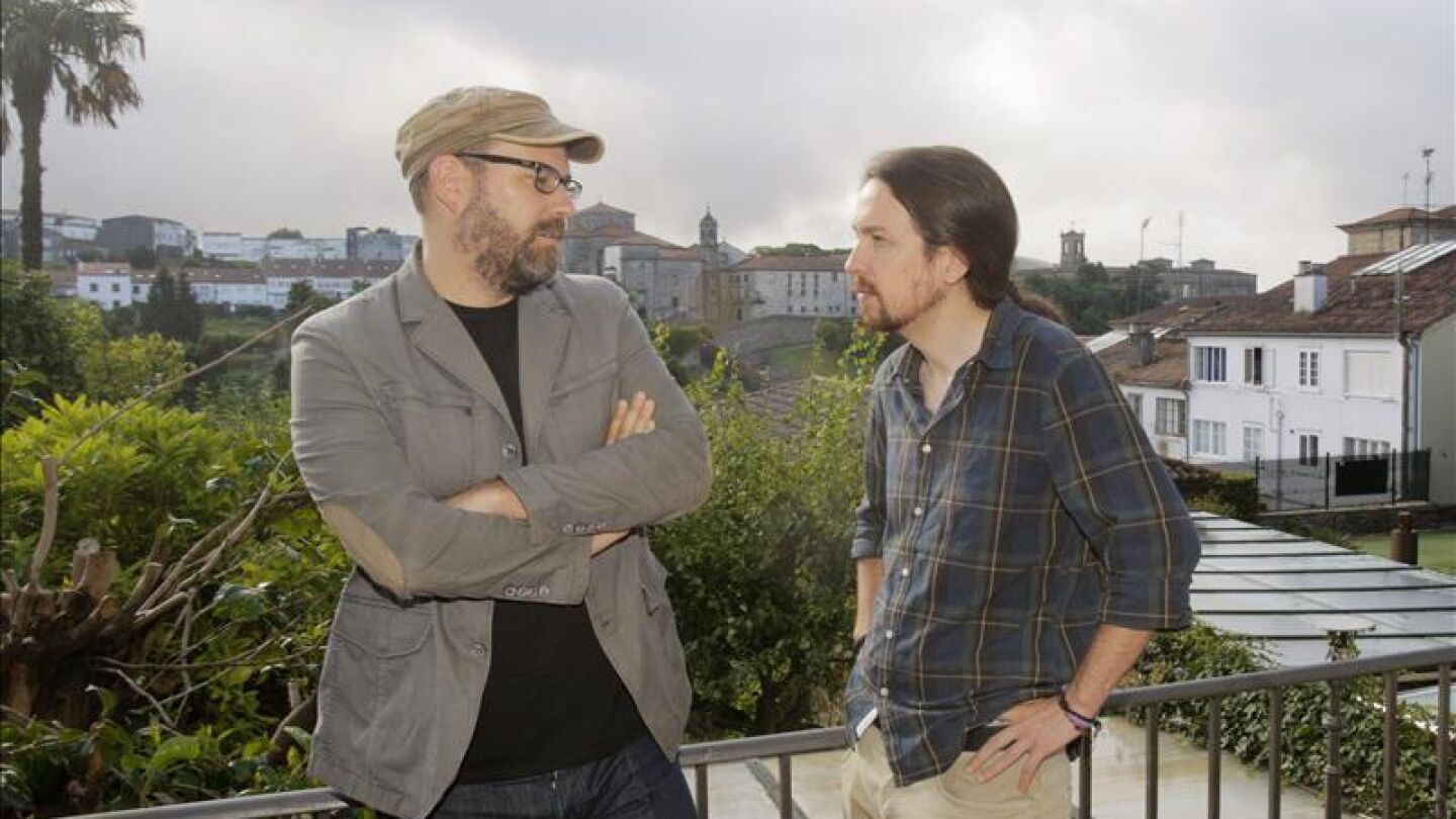 El secretario general de Podemos, Pablo Iglesias, y el alcalde de Santiago, Marti&ntilde;o Noriega, de Compostela Aberta.