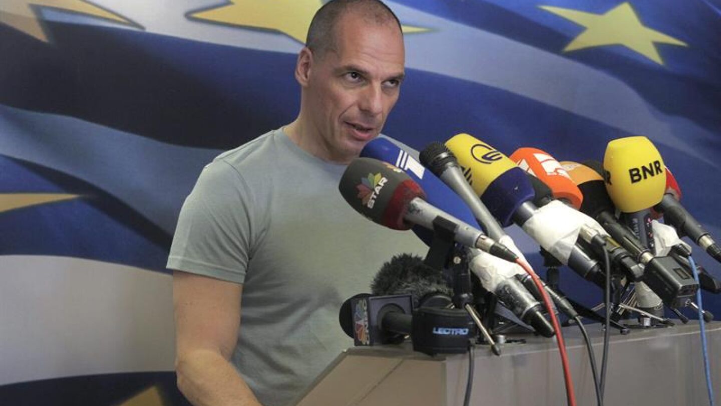 El ministro de finanzas griego, Yanis Varufakis, en rueda de prensa tras el refer&eacute;ndum.