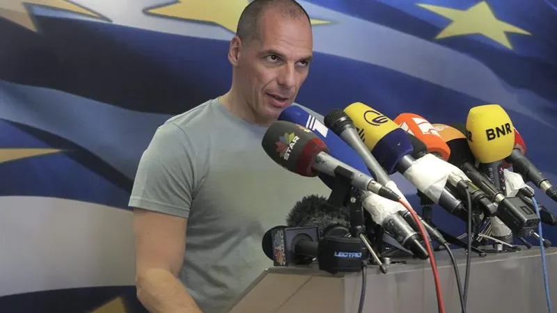 El ministro de finanzas griego, Yanis Varufakis, en rueda de prensa tras el referéndum. El ministro de finanzas griego, Yanis Varufakis, en rueda de prensa tras el referéndum.