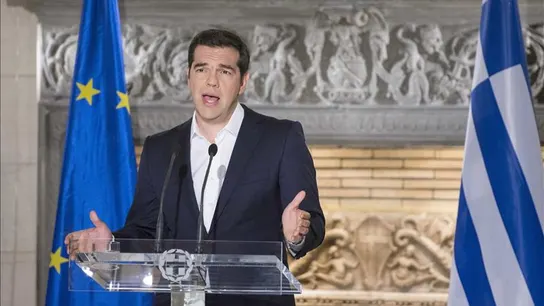 El primer ministro griego Alexis Tsipras dirigiéndose a la nación después de los resultados del referéndum El primer ministro griego Alexis Tsipras dirigiéndose a la nación después de los resultados del referéndum