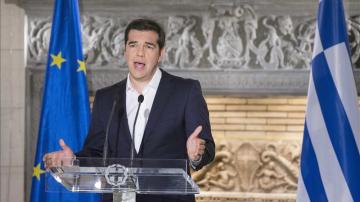 El primer ministro griego Alexis Tsipras dirigiéndose a la nación después de los resultados del referéndum