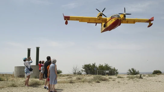 Un hidroavión para combatir el incendio de las Cinco Villas Un hidroavión para combatir el incendio de las Cinco Villas