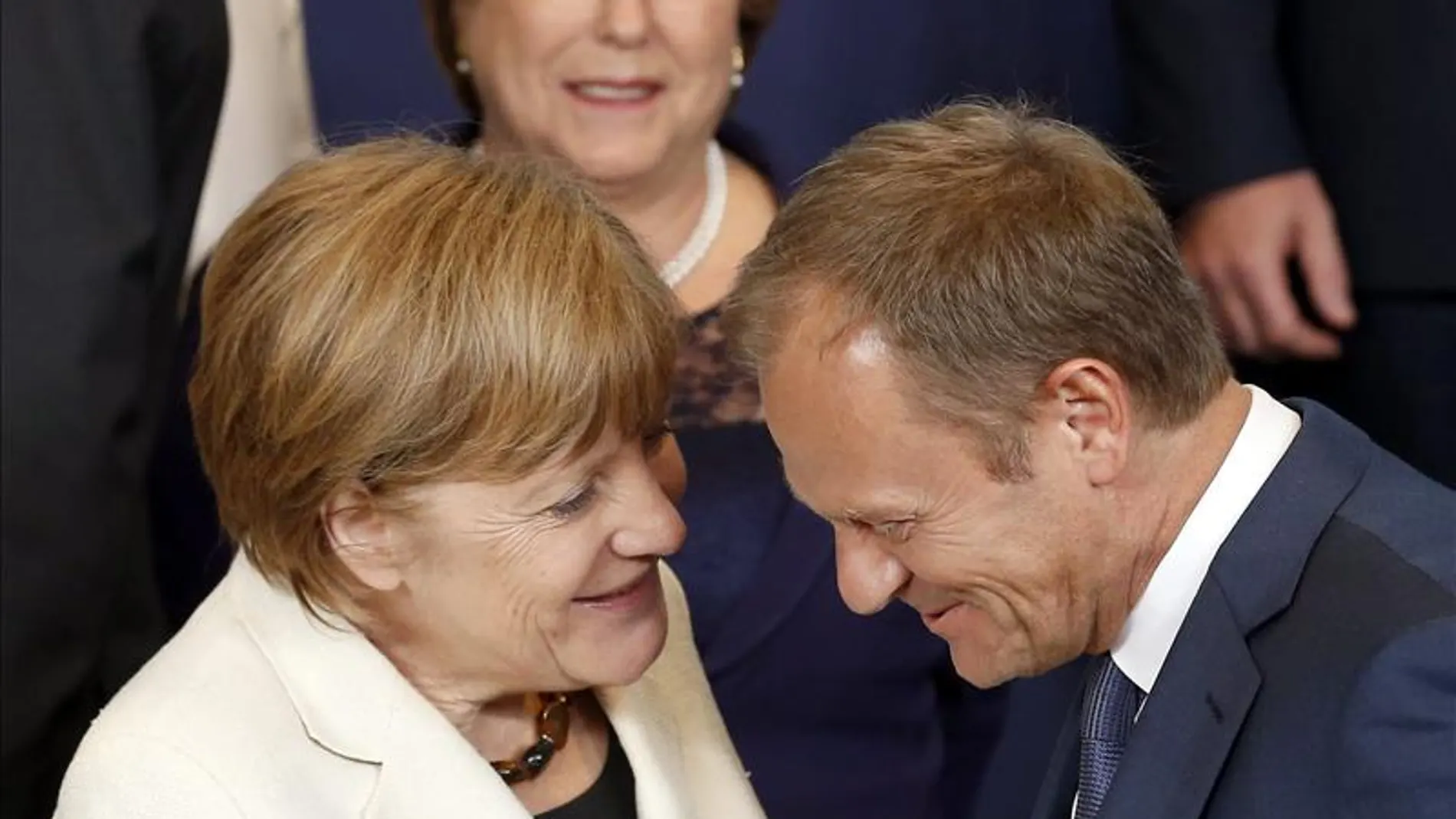 El presidente del Consejo Europeo, Donald Tusk y Angela Merkel