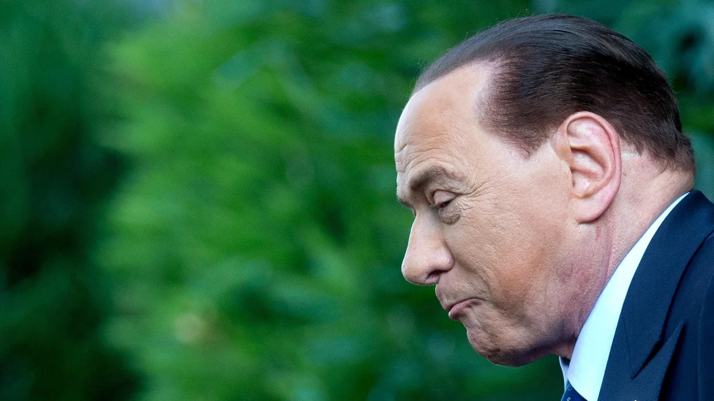 El ex Primer Ministro Italiano, Silvio Berlusconi, ha sido condenado a tres años de prisión El ex Primer Ministro Italiano, Silvio Berlusconi, ha sido condenado a tres años de prisión