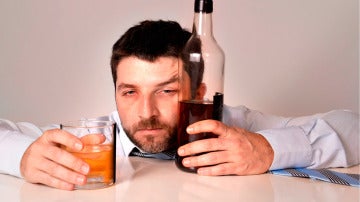 Las personas con ojos azules tienen mayor riesgo de ser alcohólicas