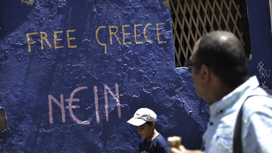 Una pintada reza "Grecia libre" Una pintada reza "Grecia libre"