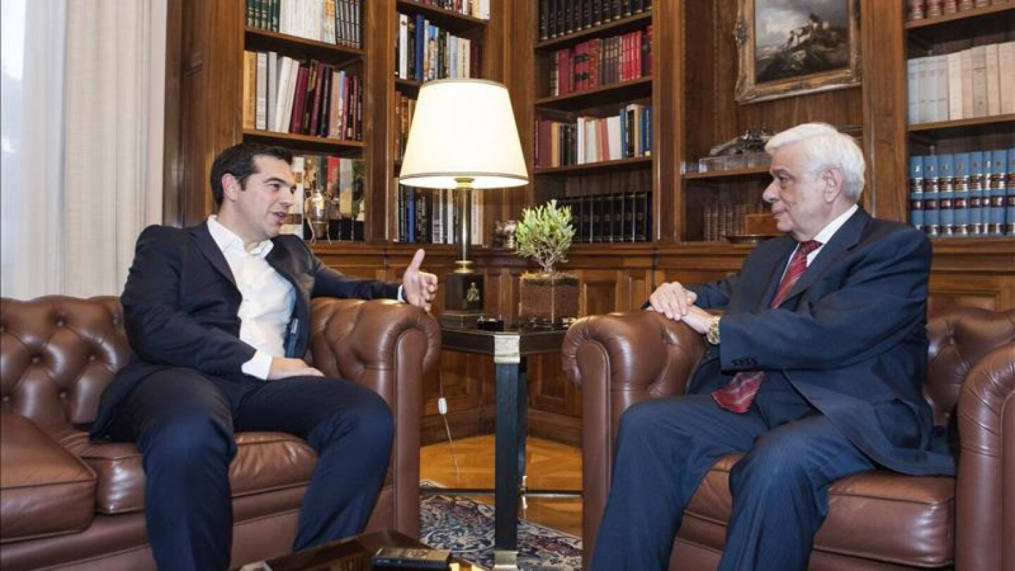 Tsipras mantiene reuniones con el presidente y la oposici&oacute;n sobre las negociaciones