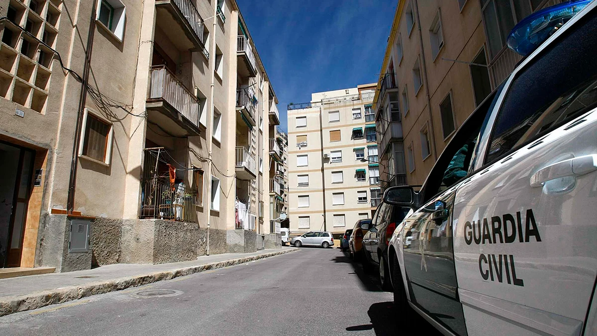 Una mujer muere apuñalada y un hombre aparece ahorcado en su domicilio de Arganda del Rey Una mujer muere apuñalada y un hombre aparece ahorcado en su domicilio de Arganda del Rey