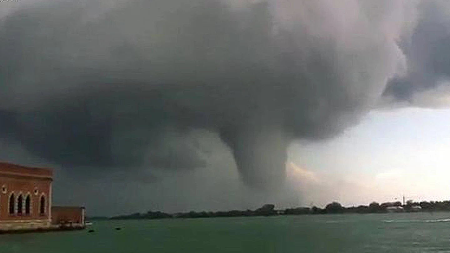 Sorprendente tornado en Venecia Sorprendente tornado en Venecia