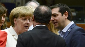 Merkel, Hollande y Tsipras en el Eurogrupo