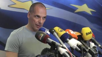 Varoufakis habla ante los medios