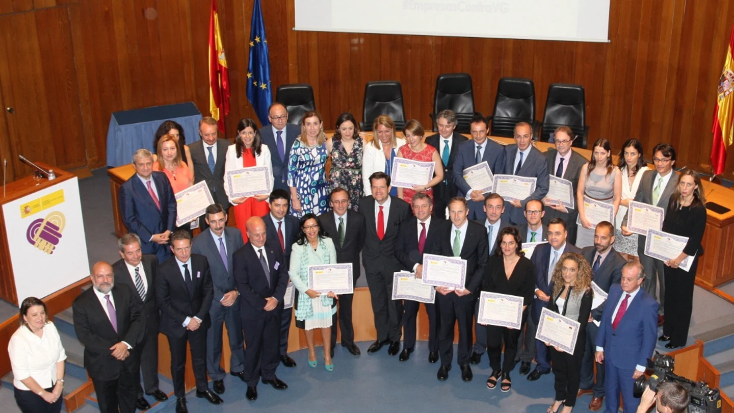 Foto de familia del acto de adhesión de nuevas empresas a la Red de Empresas por una Sociedad Libre de Violencia de Género Foto de familia del acto de adhesión de nuevas empresas a la Red de Empresas por una Sociedad Libre de Violencia de Género