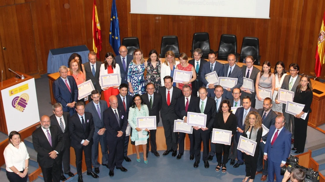 Foto de familia del acto de adhesión de nuevas empresas a la Red de Empresas por una Sociedad Libre de Violencia de Género