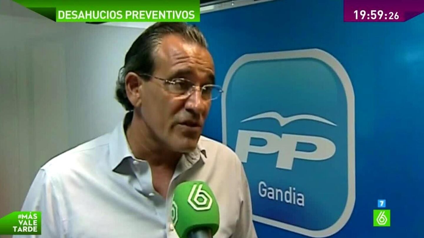 El exalcalde de Gand&iacute;a compraba las casas de los vecinos conflictivos para echarlos