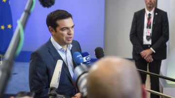 Alexis Tsipras comparece ante los medios de comunicación